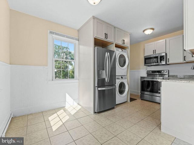 32 S BROADWAY, Pitman, NJ 08071