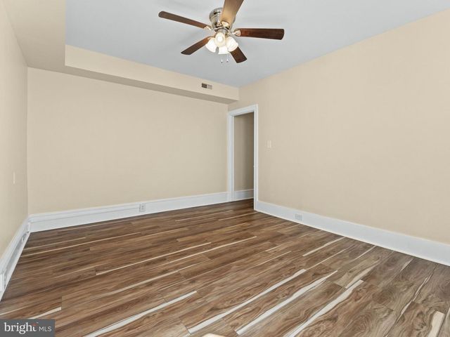 32 S BROADWAY, Pitman, NJ 08071