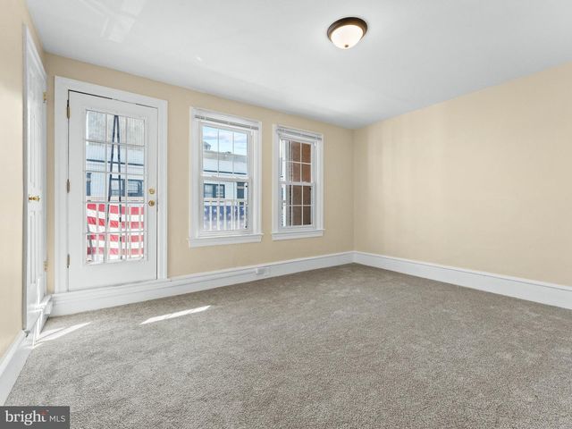32 S BROADWAY, Pitman, NJ 08071