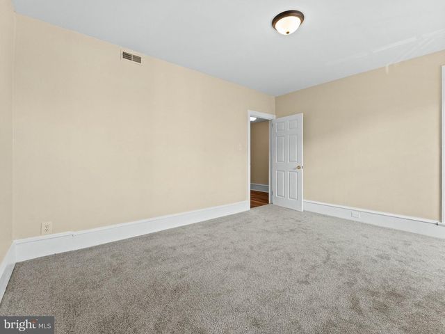 32 S BROADWAY, Pitman, NJ 08071