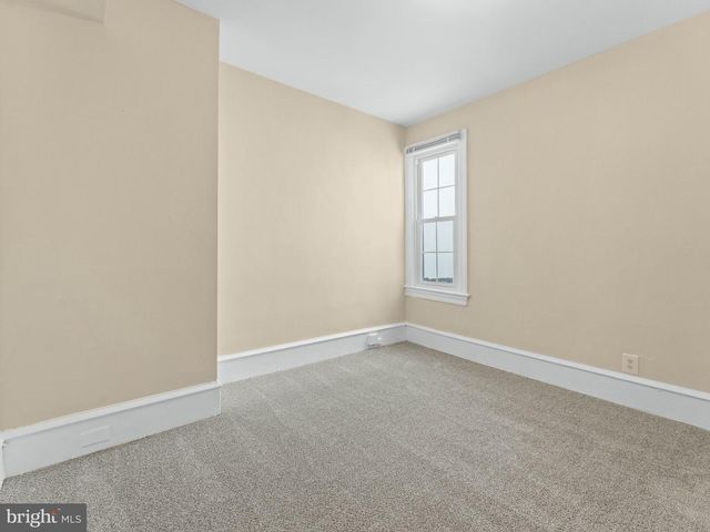 32 S BROADWAY, Pitman, NJ 08071