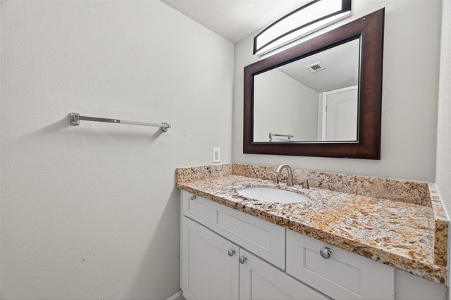 1114 Augusta Drive 10, Houston, TX 77057