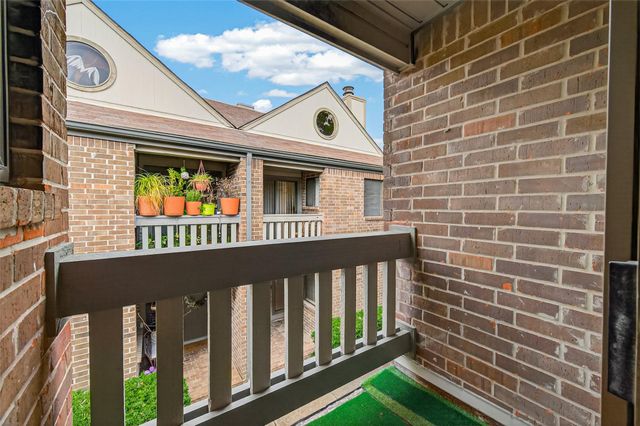 1114 Augusta Drive 10, Houston, TX 77057