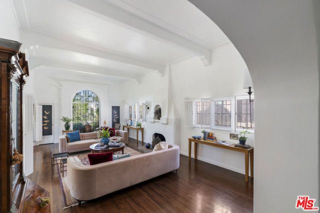 826 S Highland Avenue, Los Angeles, CA 90036