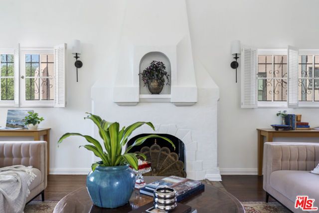 826 S Highland Avenue, Los Angeles, CA 90036