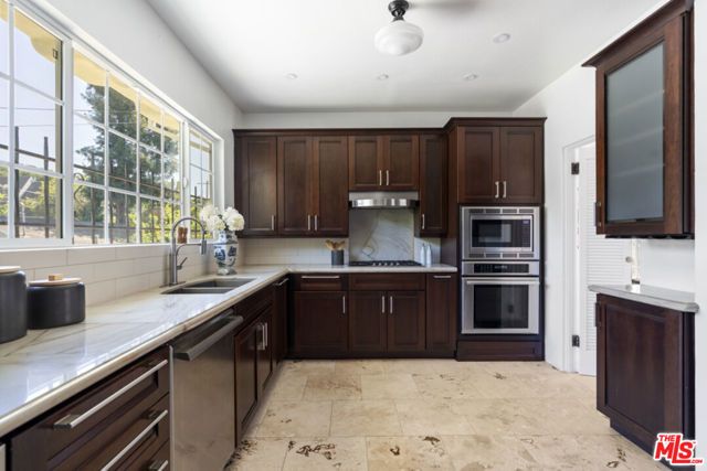 826 S Highland Avenue, Los Angeles, CA 90036