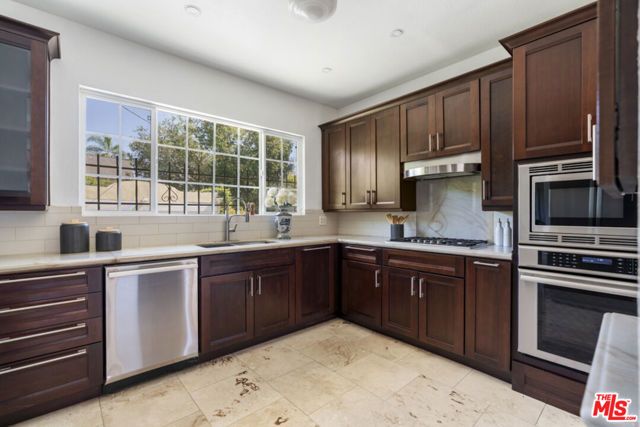 826 S Highland Avenue, Los Angeles, CA 90036