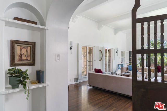 826 S Highland Avenue, Los Angeles, CA 90036