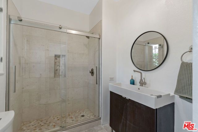 826 S Highland Avenue, Los Angeles, CA 90036