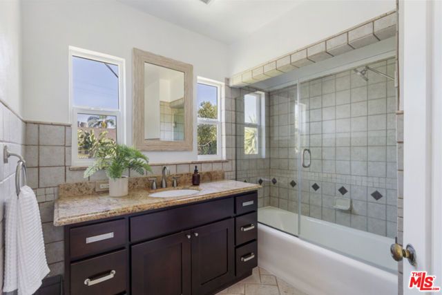 826 S Highland Avenue, Los Angeles, CA 90036