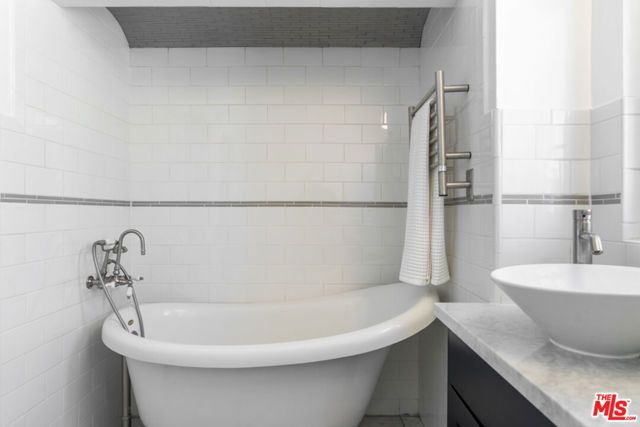 826 S Highland Avenue, Los Angeles, CA 90036