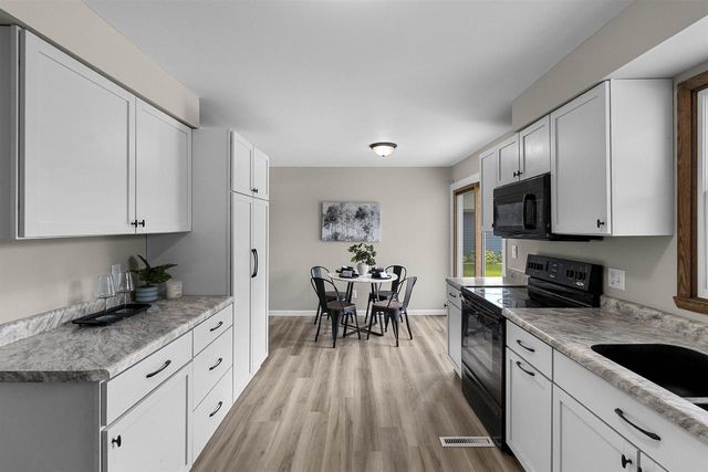 1711 ORIOLE STREET, New London, WI 54961