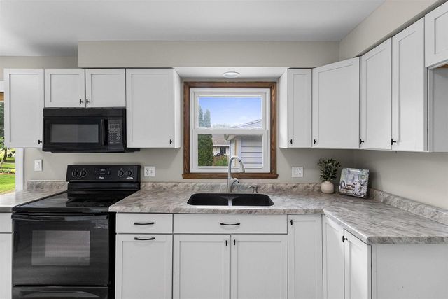 1711 ORIOLE STREET, New London, WI 54961