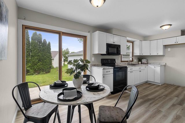 1711 ORIOLE STREET, New London, WI 54961