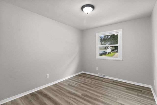 1711 ORIOLE STREET, New London, WI 54961
