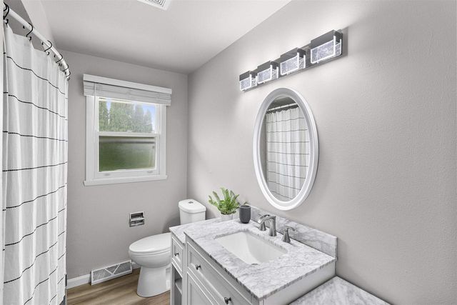 1711 ORIOLE STREET, New London, WI 54961