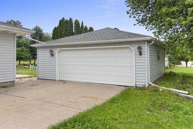 1711 ORIOLE STREET, New London, WI 54961