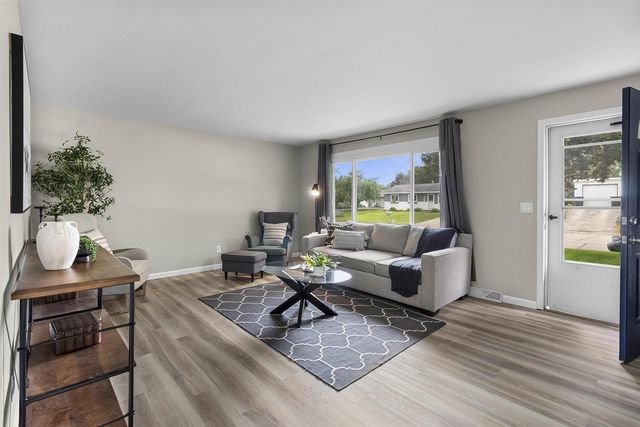1711 ORIOLE STREET, New London, WI 54961