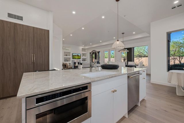 7152 E Night Glow Circle, Scottsdale, AZ 85266