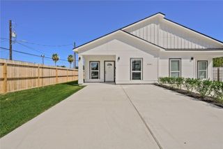 9301 E Avenue L A, Houston, TX 77012