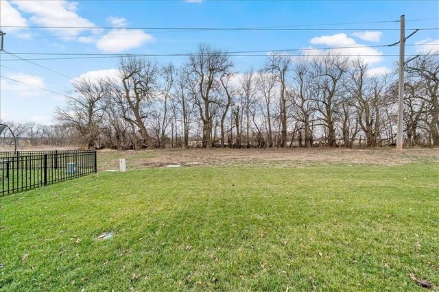 19004 Skyview Lane, Spring Hill, KS 66083