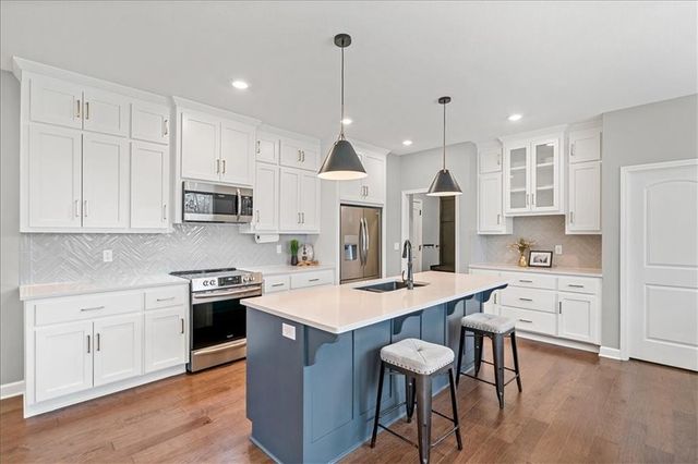 19004 Skyview Lane, Spring Hill, KS 66083