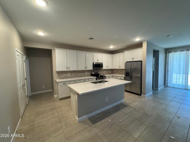 17016 W CAVEDALE Drive, Surprise, AZ 85387