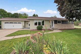 404 N EAGLE STREET, Oshkosh, WI 54902