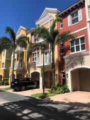 2335 Vintage Dr, Lighthouse Point, FL 33064