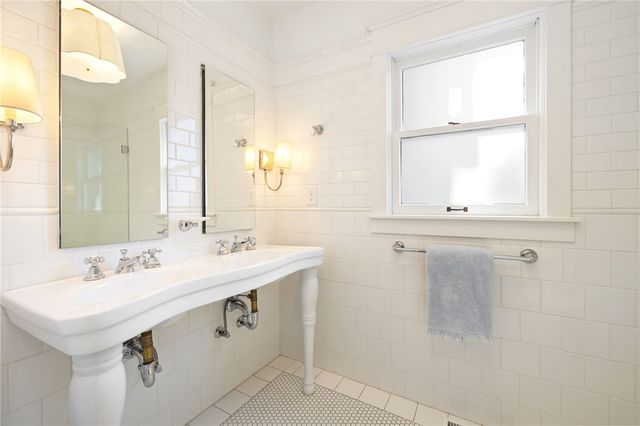 1101 N Woolsey Avenue, Fayetteville, AR 72703