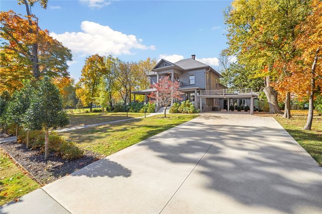 1101 N Woolsey Avenue, Fayetteville, AR 72703