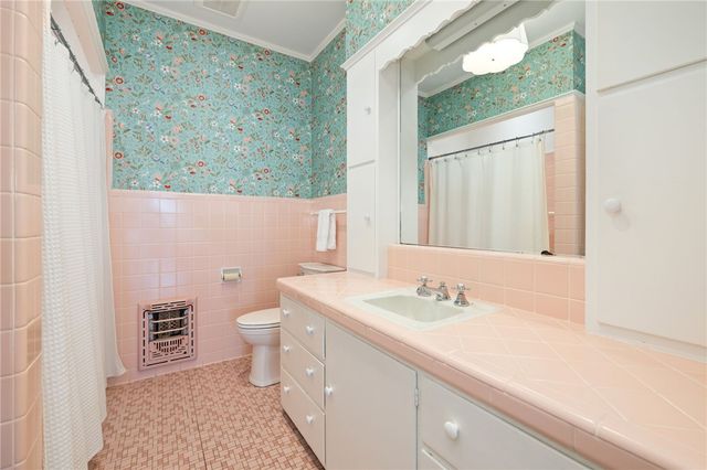 1101 N Woolsey Avenue, Fayetteville, AR 72703