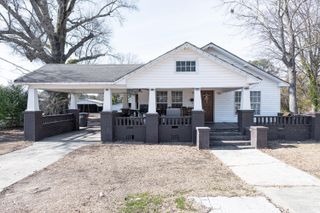 807 N Pollock Street, Selma, NC 27576
