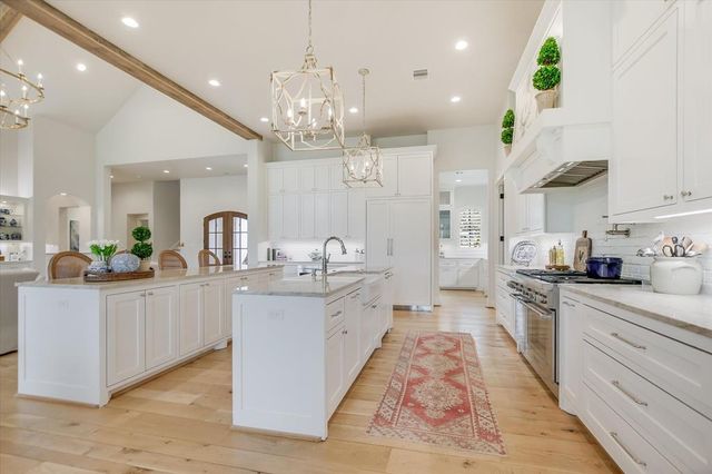 1005 Cats Eye, Horseshoe Bay, TX 78657