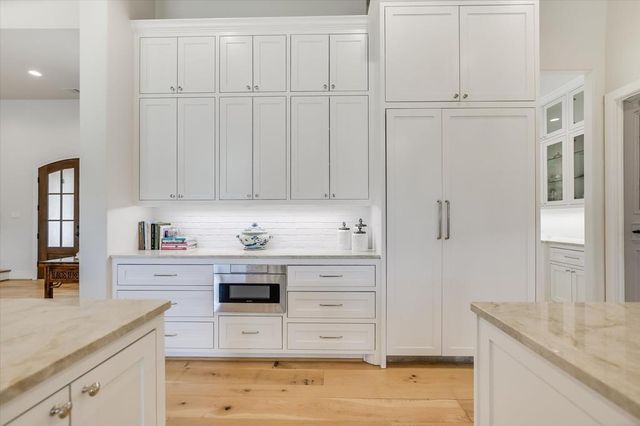 1005 Cats Eye, Horseshoe Bay, TX 78657