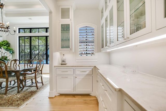 1005 Cats Eye, Horseshoe Bay, TX 78657