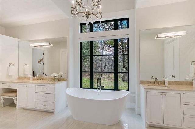 1005 Cats Eye, Horseshoe Bay, TX 78657