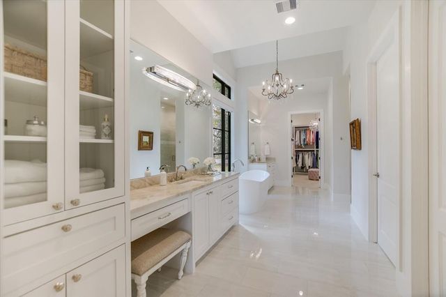 1005 Cats Eye, Horseshoe Bay, TX 78657