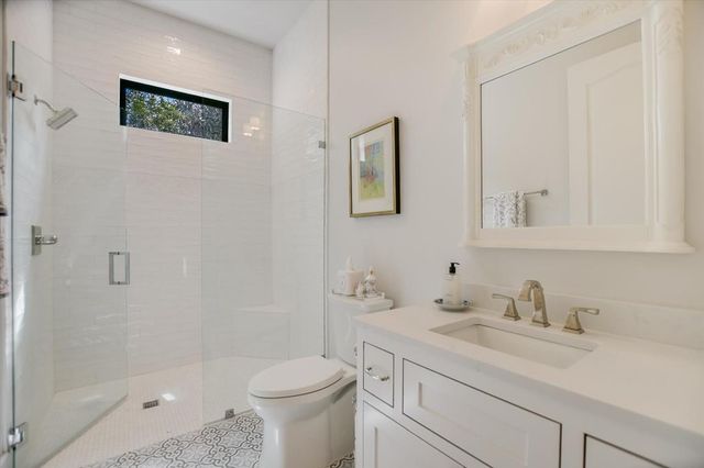 1005 Cats Eye, Horseshoe Bay, TX 78657