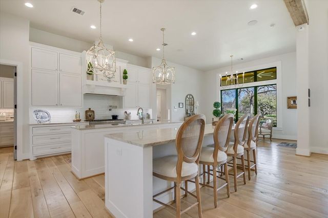 1005 Cats Eye, Horseshoe Bay, TX 78657