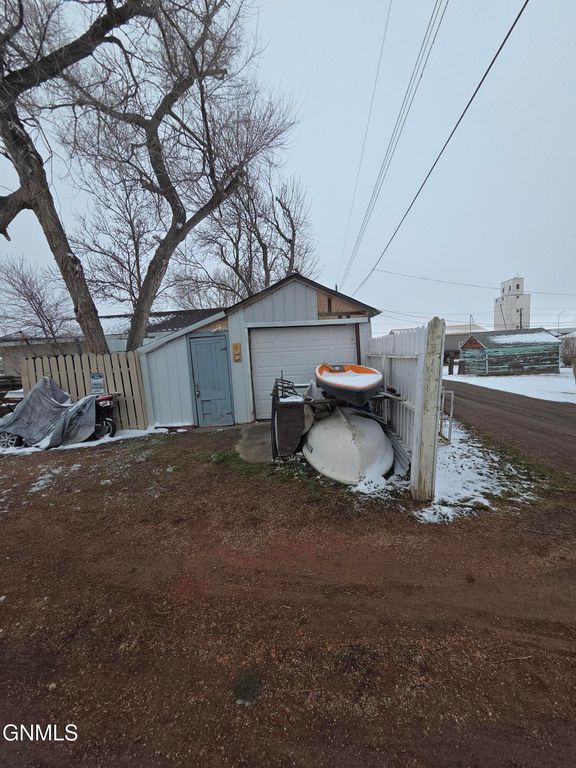 112 4th Street S, Glen Ullin, ND 58631 photo 19