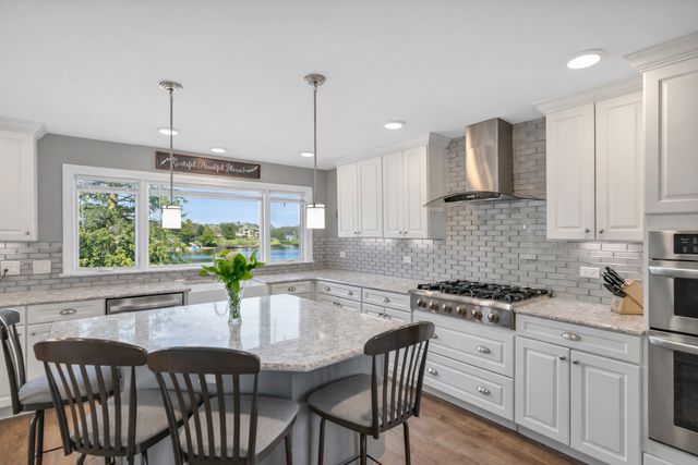 512 Bay Road, Mchenry, IL 60051