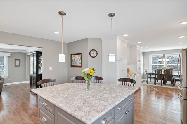 512 Bay Road, Mchenry, IL 60051