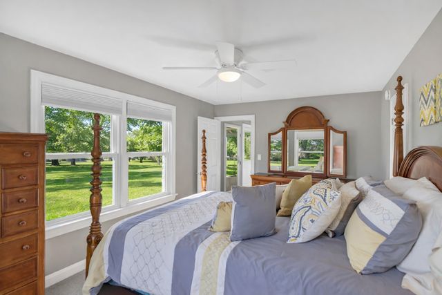 512 Bay Road, Mchenry, IL 60051