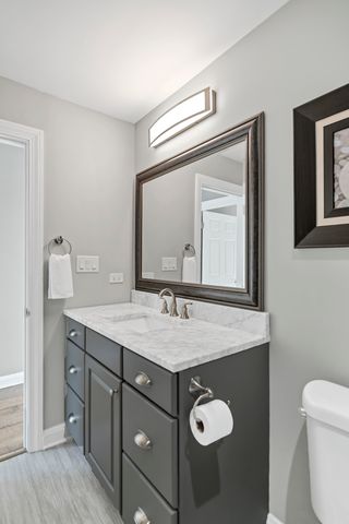 512 Bay Road, Mchenry, IL 60051