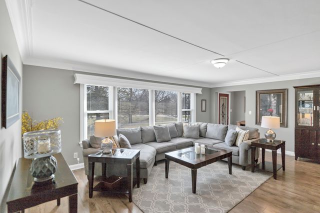 512 Bay Road, Mchenry, IL 60051