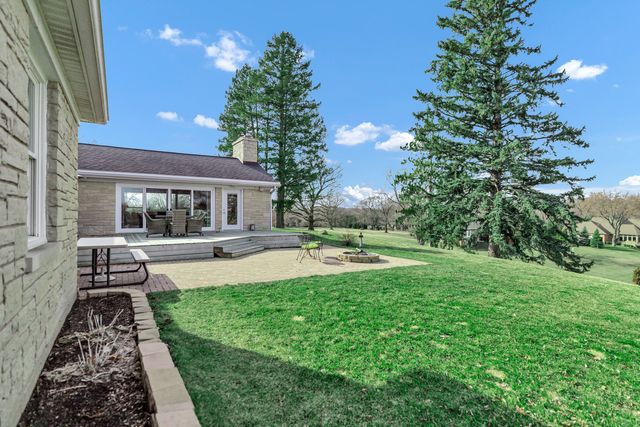 512 Bay Road, Mchenry, IL 60051