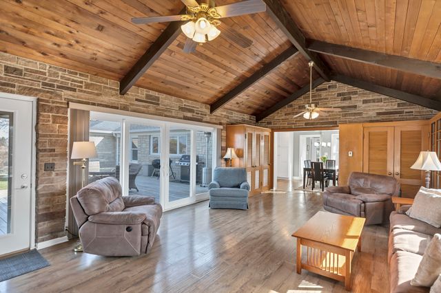 512 Bay Road, Mchenry, IL 60051