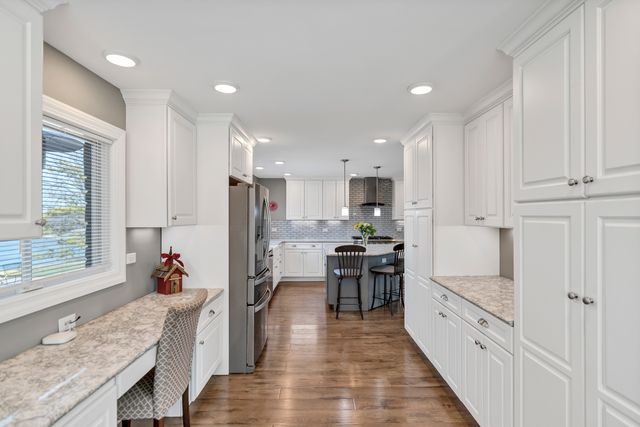 512 Bay Road, Mchenry, IL 60051