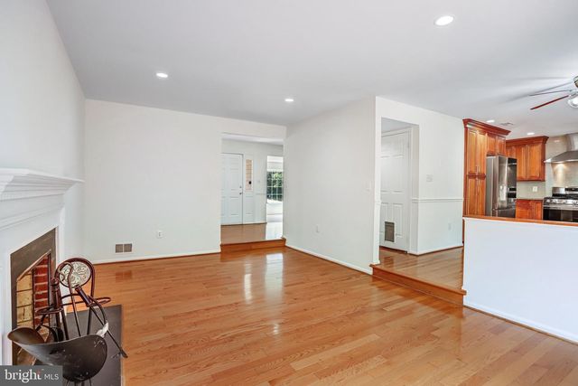124 ENVIRONS RD, Sterling, VA 20165